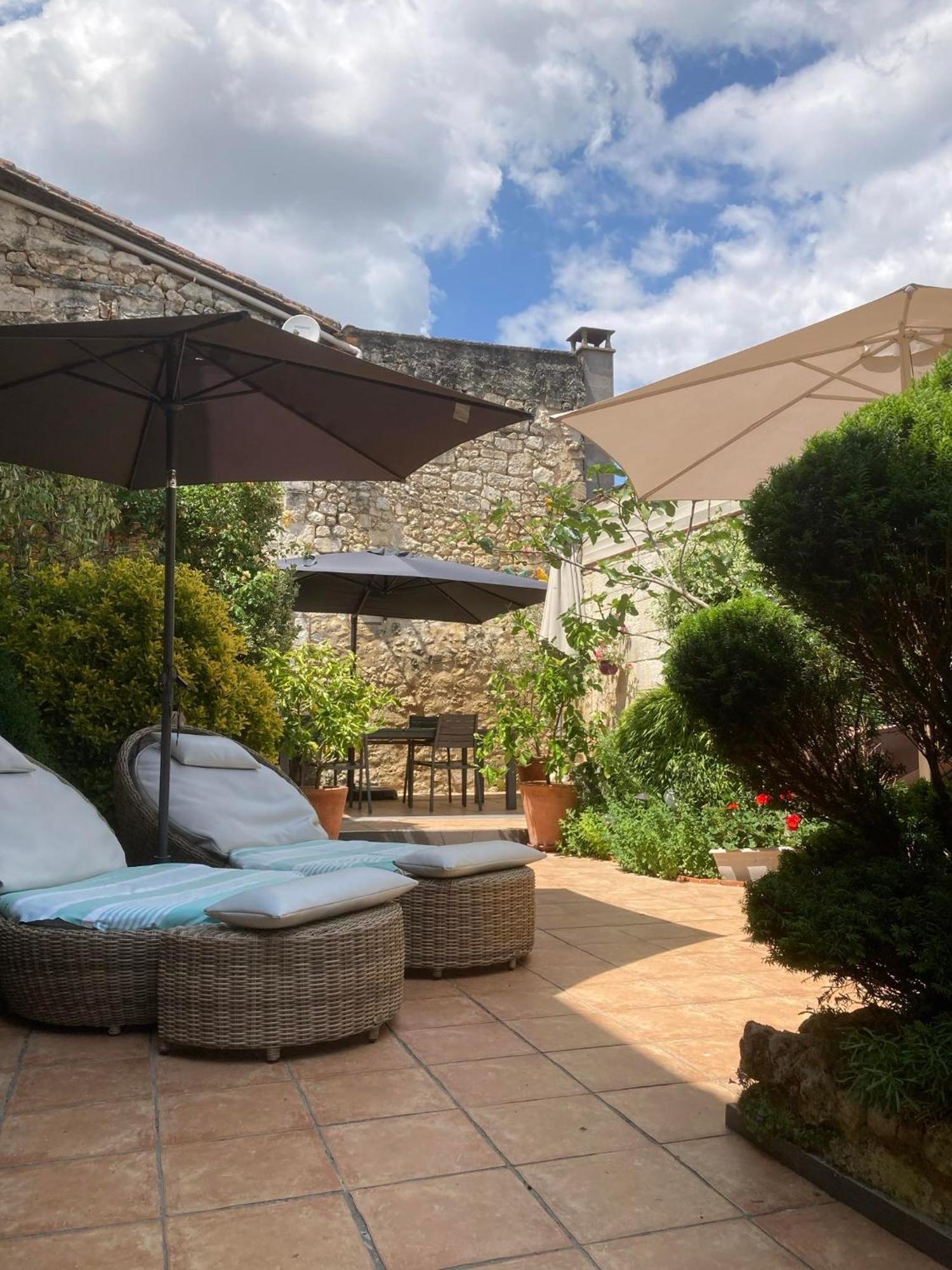 Le Patio Chambres Et Tables D'Hotes La Tour-Blanche Bagian luar foto