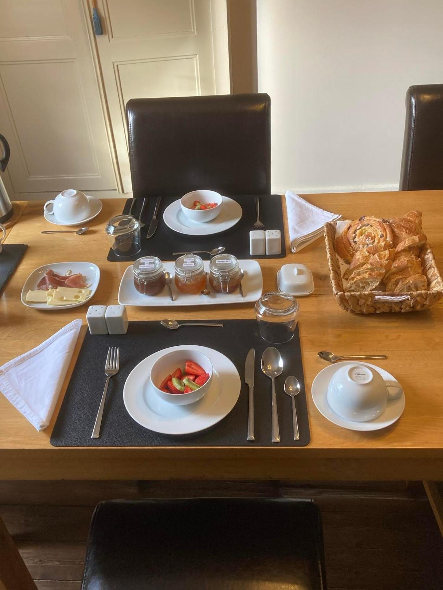 Le Patio Chambres Et Tables D'Hotes La Tour-Blanche Bagian luar foto