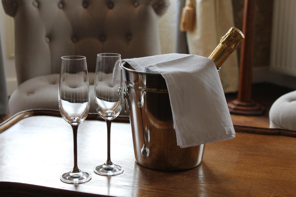 Le Patio Chambres Et Tables D'Hotes La Tour-Blanche Bagian luar foto
