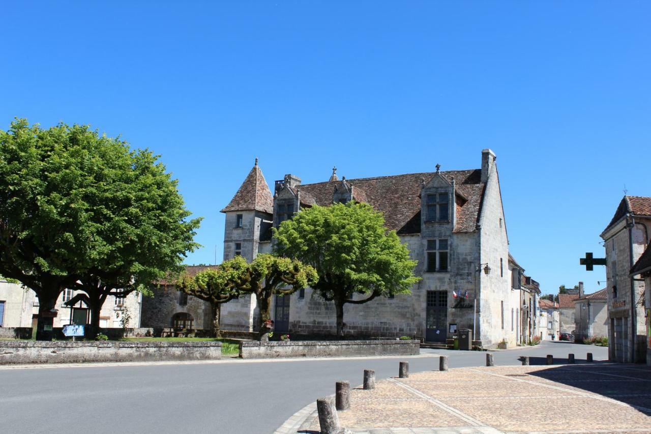 Le Patio Chambres Et Tables D'Hotes La Tour-Blanche Bagian luar foto